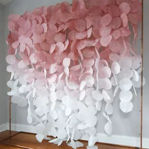 Ghiera rotonda di carta velina rosa e bianca sfondo per decorazione festa matrimonio.