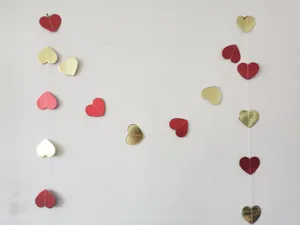 Red gold heart paper garland detail view, 2M long hanging decoration for Valentine party.