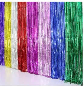 Cortinas de flecos metalizados coloridos para decoracion de fondo de fiesta y boda.