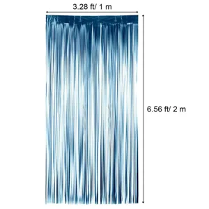 Rideau à franges métallique bleu mat pour fond de décoration de fête d'anniversaire et mariage.