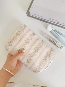 Vintage floral quilted makeup bag large capacity portable cosmetic pouch for women chic design.