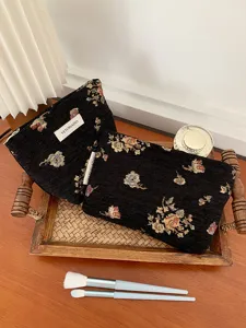 Vintage floral tapestry cosmetic bag, large capacity canvas toiletry pouch for women girls.