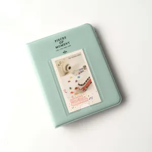 Album photo Instax Mini 3 pouces vert menthe avec une jolie poche transparente et une carte.