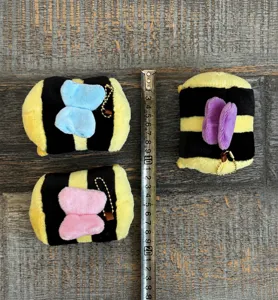 Niedliche Bienen Plüsch Anhänger Spielzeug Puppe Detail, weicher Schlüsselanhänger für Taschen.