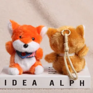 Plüschtier Anhänger Detail, süßer Fuchs Puppen Rucksack Anhänger mit Schal und Aufhänger.