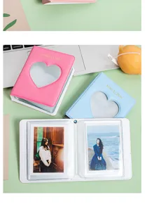 Vue détaillée du mini album photo 3 pouces avec découpe en cœur pour cartes polaroid.