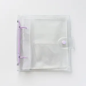 Vue détaillée du classeur transparent pour photocards 3 pouces avec anneaux et bouton.