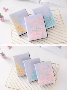 Vista detallada de mini álbumes de fotos de 3 pulgadas con cubiertas de lentejuelas.