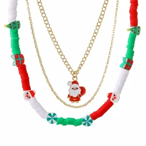 Collier de perles en argile polymère multicouche de Noël avec pendentif de Père Noël.
