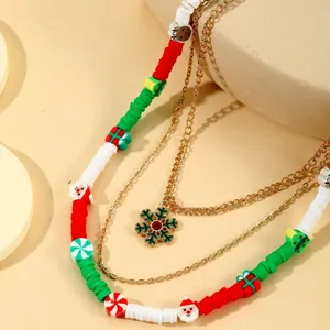 Collier multicouche en perles d'argile polymère de Noël avec chaînes dorées et pendentif flocon