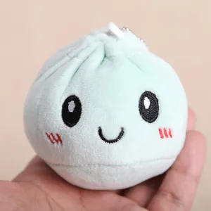 Nahaufnahme des süßen Plüsch Baozi Anhängers, weiches Stofftier mit gesticktem Gesichtsausdruck.