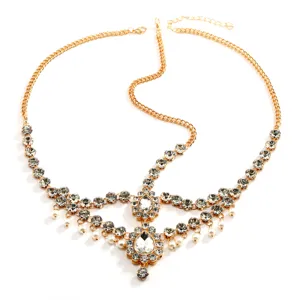 Detailed view of the vintage gold rhinestone forehead chain, exquisite craftsmanship and rhinestones.