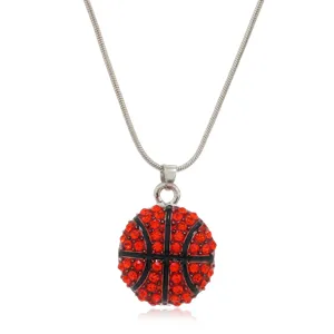 Basketbal hanger ketting met schitterende rode strass steentjes en zwarte emaille lijnen.