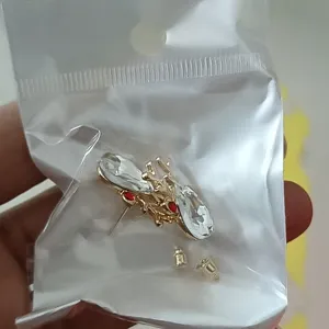 Pendientes de tuerca de ciervo de Navidad de aleación strass vista detallada para mujeres