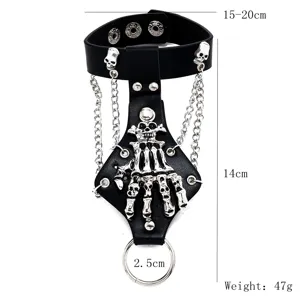 Bracelet harnais de main en cuir tête de mort gothique punk avec chaînes métal.