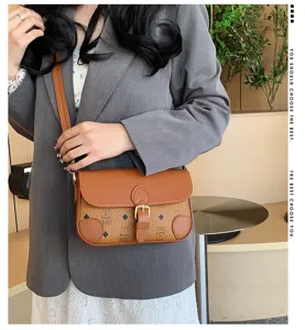 Retro printed crossbody bag for women, stylish contrast color shoulder messenger bag.