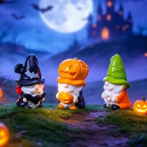Set di statuette di gnomi di Halloween, ornamenti in resina di zucca strega per auto e scrivania.