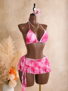Ensemble bikini trois pièces à imprimé floral rose, maillot de bain sexy avec jupe.