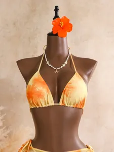 Ensemble bikini halter floral orange, maillot de bain tropical pour vacances plage.