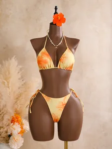 Ensemble bikini halter a fleurs jaune, maillot de bain sexy noue sur les cotes pour plage ete.