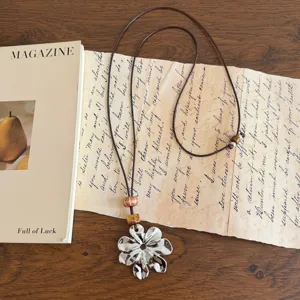 Retro lungo collana con ciondolo fiore in legno vintage catena maglione donna elegante