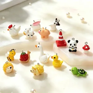 Ensemble de pendentifs en résine d'animaux de dessin animé mignons pour bijoux faits main.