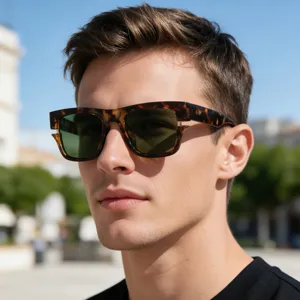 Occhiali da sole quadrati retrò da uomo con elegante design tartarugato per esterni.