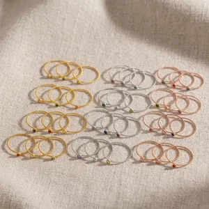 Anello di Pietra Natale in Acciaio Inossidabile Minimalista Corda Attorcigliata Semplice Anello Geometrico Galvanico Con Strass Colorati da Uomo Donna Gioielli Quotidiani