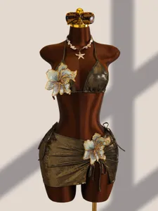 Detail van glanzende geborduurde bloemen bikini 3-delige set, sexy badmode strandkleding