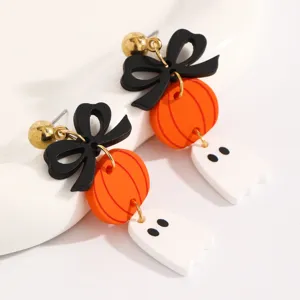 Pendientes colgantes madera calabaza fantasma Halloween lazo negro joyería fiesta vista detalle