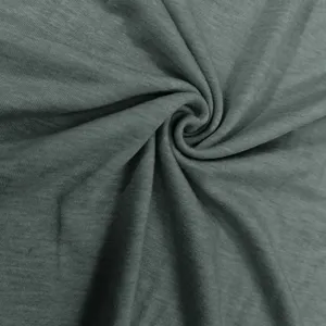 Dettaglio della texture del tessuto in maglia di cotone traspirante di alta qualità.