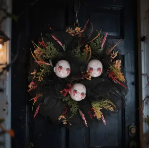 Corona Halloween muñeca espeluznante red negra cara sangrienta puerta fiesta decoración