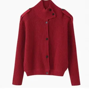Cárdigan de punto rojo para mujer con cuello alto, jersey casual suelto con botones.