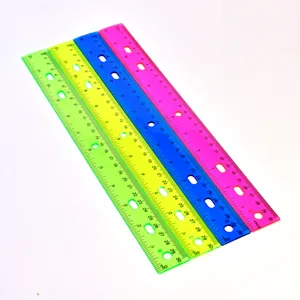 Set di righelli in plastica colorati da 30 cm con scale metriche e imperiali per studenti.