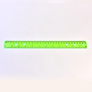 Righello in plastica verde trasparente cava da 30 cm con doppia scala metrica e in pollici per ufficio.