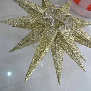 Details der goldenen Glitzer 14-Zack Stern Eisenkunst Dekoration für Weihnachtsdecke.