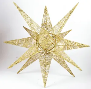 Goldener Glitzer Drahtstern Detailansicht mit 14 Spitzen für festliche Weihnachtsdekoration.