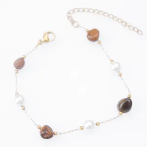 Detailed view of the gold-plated chain bracelet featuring natural stones and white beads.
