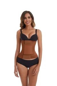 Dettaglio cintura modellante, corsetto marrone rinforzato con cinghie regolabili.