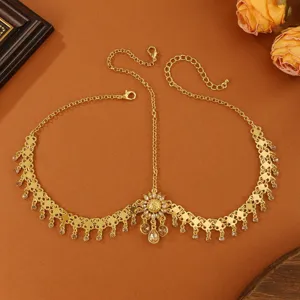 Exquise chaîne de tête en alliage doré strass fleur pampille pour femmes bijoux de cheveux.