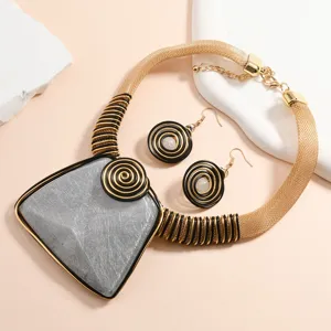Set di collana e orecchini in filo geometrico esagerato gioielli di moda donna