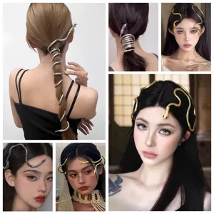 Dettagli che mostrano l'accessorio per capelli serpente avvolto gotico in oro e argento.