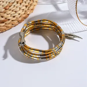 Collana girocollo serpente avvolto tendenza, gioiello gotico in metallo design flessibile.