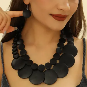 Conjunto de collar y pendientes de discos de madera negra estilo bohemio artesanal