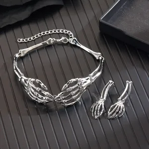 Σετ κολιέ τσόκερ και σκουλαρίκια με χέρι σκελετού από μέταλλο γοθικού πανκ και ρετρό στυλ.