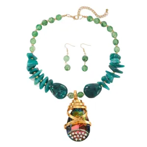 Fashion green chipped stone bead necklace and earrings set with colorful crystal pendant