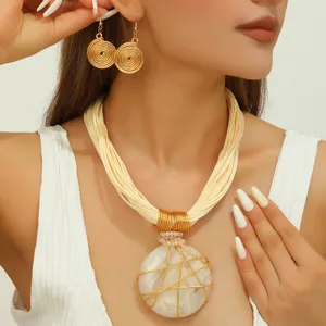 Set di gioielli alla moda europea e americana collana con pendente in resina geometrica