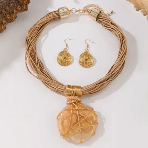 Set di gioielli con collana corda multi-filo ciondolo pietra resina orecchini goccia