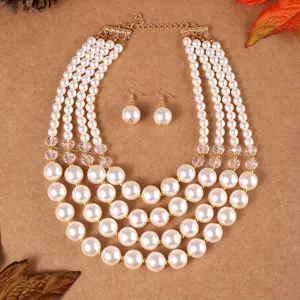 Élégant ensemble de collier et boucles d'oreilles en perles multicouches pour femmes.