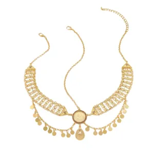 Filigrane goldfarbene Stirnkette im orientalischen Stil mit Münzen und Strass für Frauen.